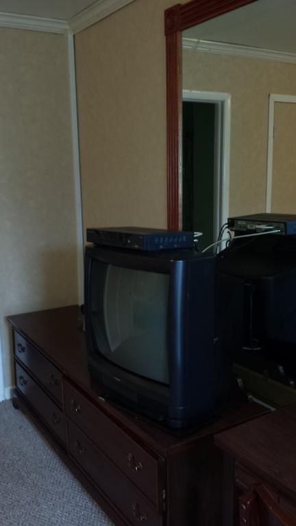 Olde Court Inn Wheeling Room photo
